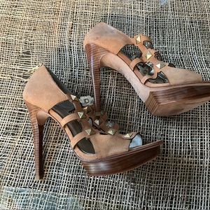 Pelle Moda leather strap gladiator peep toe heels - gold back zipper - camel